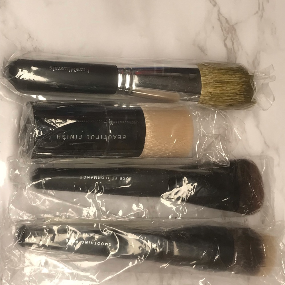BareMinerals face brush bundle🔥